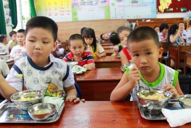 Ăn bớt thức ăn của trẻ: Đáng xấu hổ